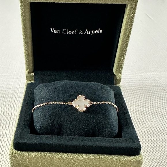 Van Cleef & Arpels Jewelry - Van Cleef & Arpels Sweet Alhambra bracelet